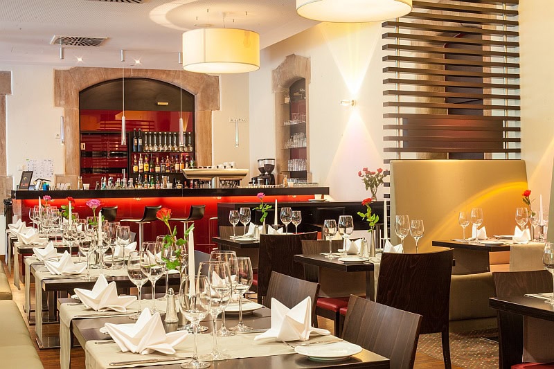 Hotel novina tillypark restaurant