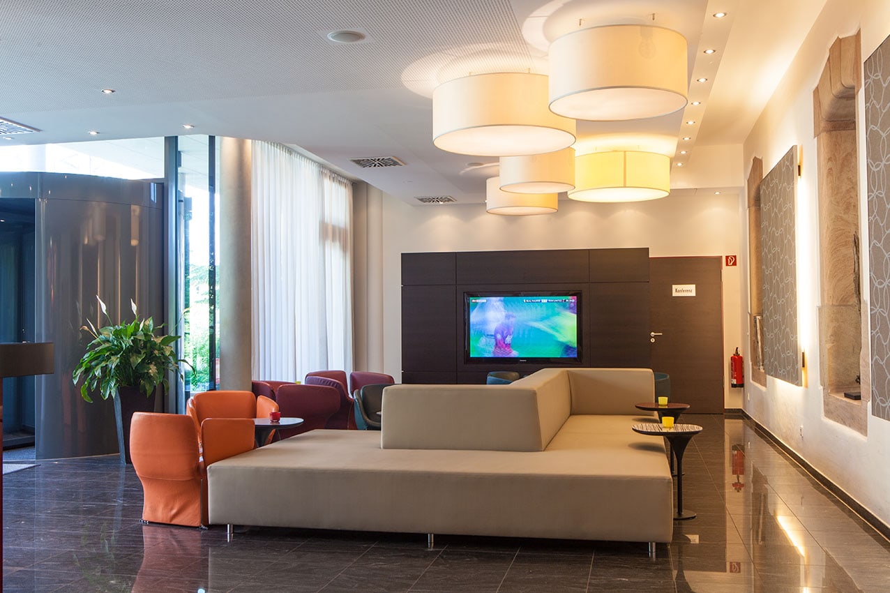 Novina hotel tillypark nuernberg sofa