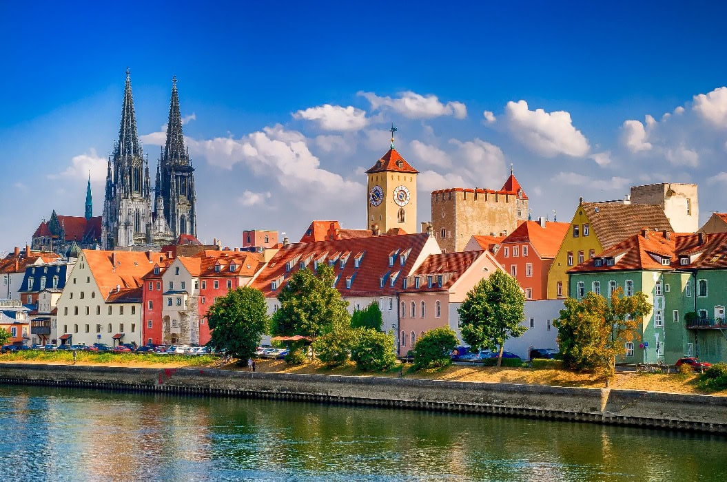 Regensburg mit Donau, Dom und Steinerner Brücke, Oberpfalz, Bayern